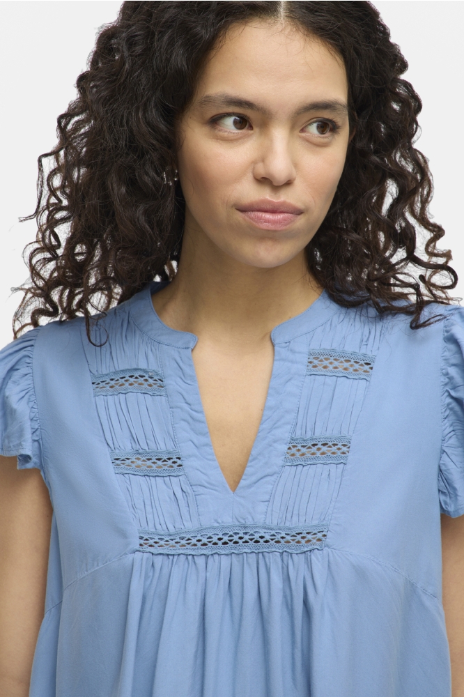 VIVISIA V-NECK C/S PLEATED TOP/TES 14106953 BLISSFUL BLUE